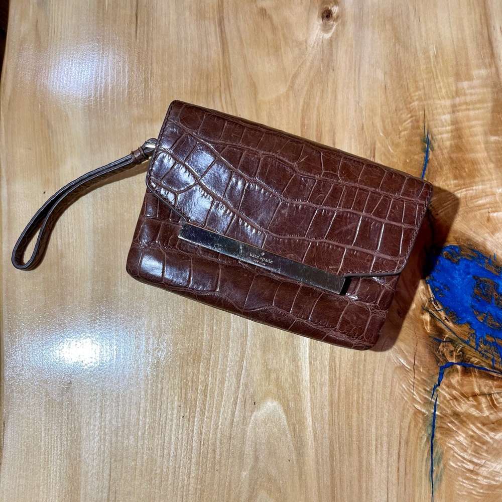 BROWN LEATHER KATE SPADE WRISTLET - Picture 8 of 11